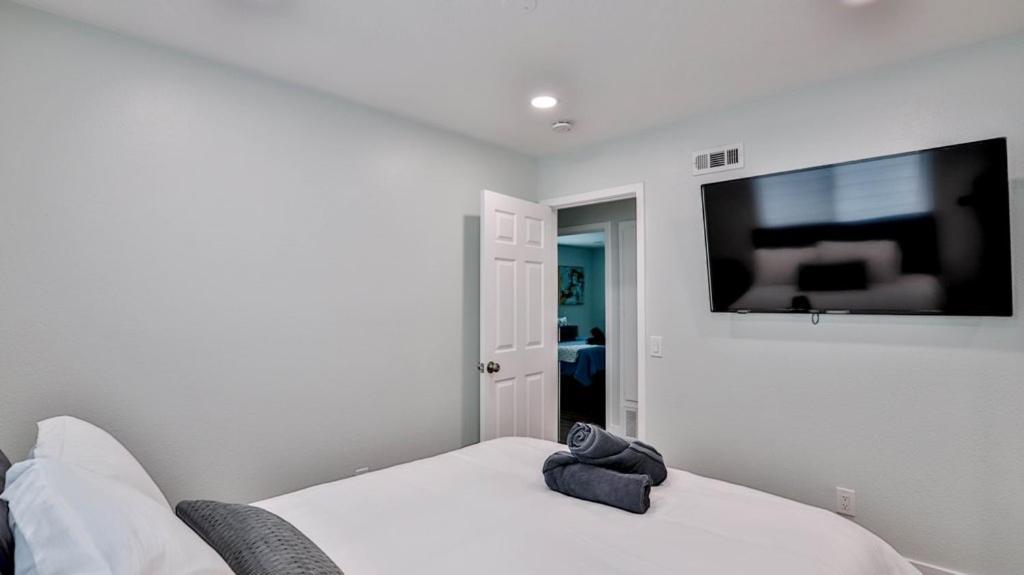 H&H Modern Lux 4Bd 1 King Suite 3 Queen Socal Disney Westminster Esterno foto