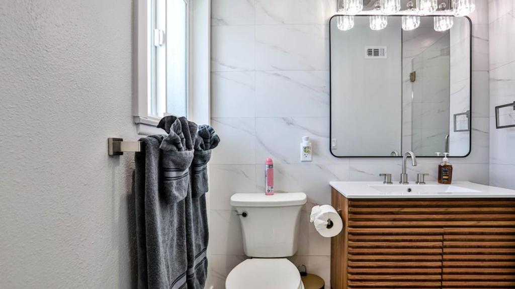 H&H Modern Lux 4Bd 1 King Suite 3 Queen Socal Disney Westminster Esterno foto