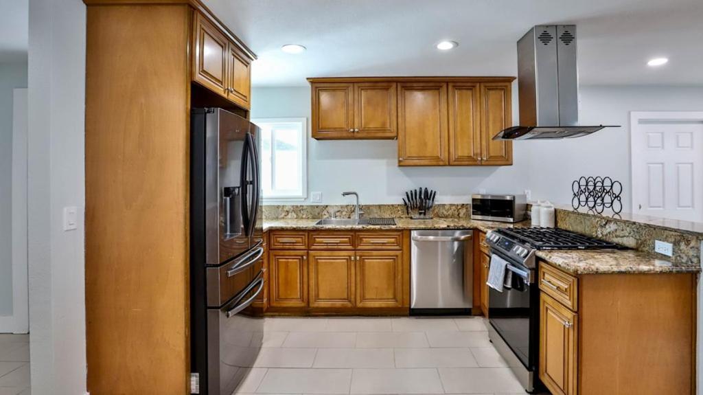 H&H Modern Lux 4Bd 1 King Suite 3 Queen Socal Disney Westminster Esterno foto