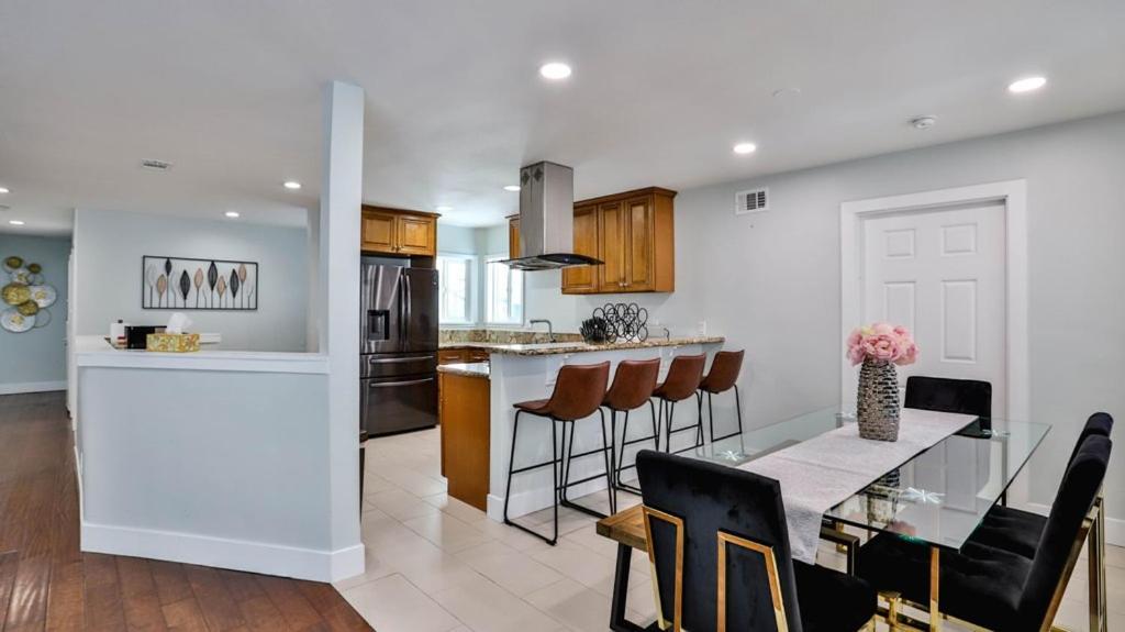 H&H Modern Lux 4Bd 1 King Suite 3 Queen Socal Disney Westminster Esterno foto