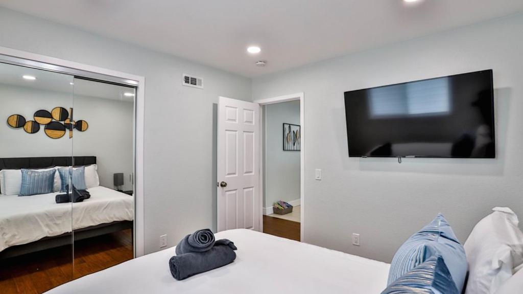 H&H Modern Lux 4Bd 1 King Suite 3 Queen Socal Disney Westminster Esterno foto