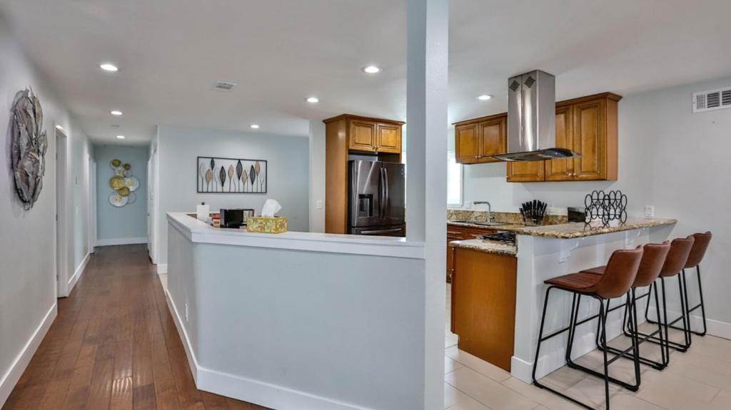 H&H Modern Lux 4Bd 1 King Suite 3 Queen Socal Disney Westminster Esterno foto