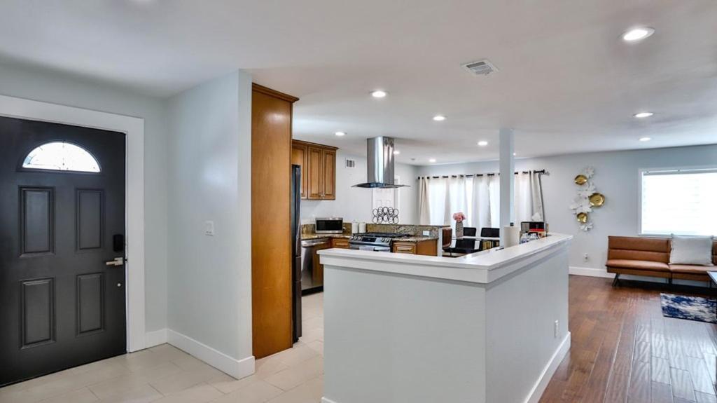 H&H Modern Lux 4Bd 1 King Suite 3 Queen Socal Disney Westminster Esterno foto