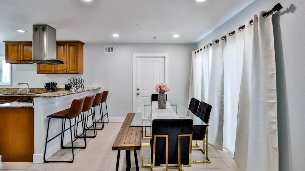 H&H Modern Lux 4Bd 1 King Suite 3 Queen Socal Disney Westminster Esterno foto
