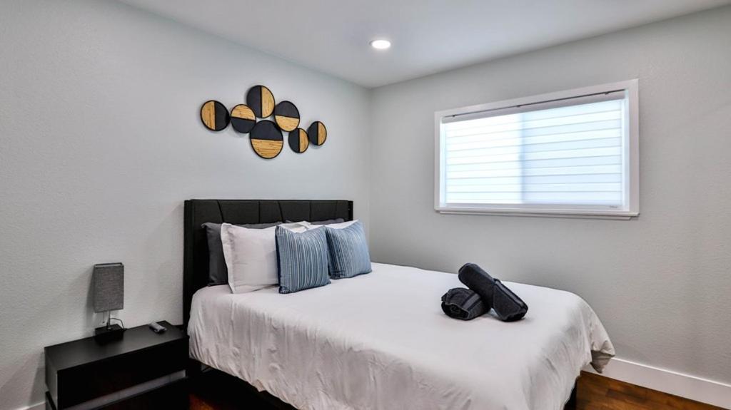 H&H Modern Lux 4Bd 1 King Suite 3 Queen Socal Disney Westminster Esterno foto